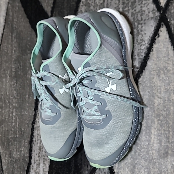 UNDER ARMOUR CHARGED RUNNING SHOES PRICE FIRM - Picture 7 of 13